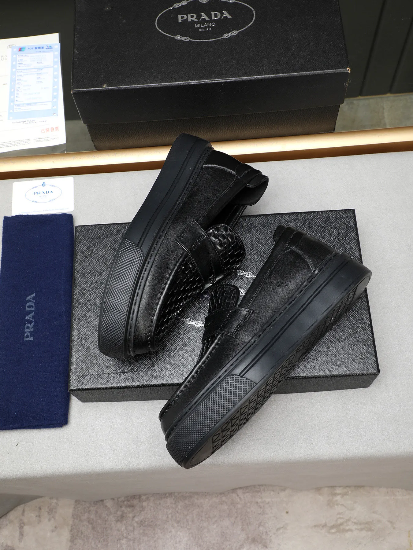 Men's Men's Shoes 💰500 Prada/Prada Men's new casual shoes, this upper is made of imported calfskin + sheep lining! The outsole is made of non-slip foam outsole, which feels good on your feet and is a fashionable and stylish item!  Size: 38-44 (45 customized)